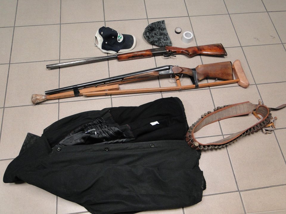 Απίστευτη ληστεία σε τράπεζα στη Θεσσαλονίκη: Είχε κρύψει την καραμπίνα σε πατερίτσα [εικόνες] | iefimerida.gr 0