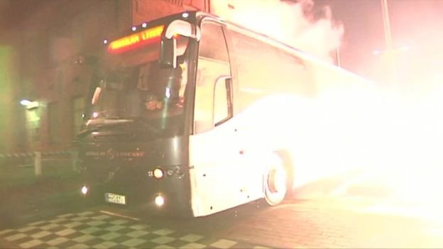 Φινλανδία: Εθνικιστές με στολές της Κου Κλουξ Κλαν επιτέθηκαν σε λεωφορείο που μετέφερε πρόσφυγες | iefimerida.gr 0