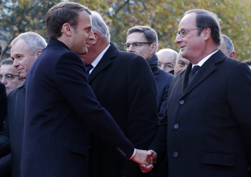 Δύο χρόνια από το Μπατακλάν -Εμανουέλ και Μπριζίτ Μακρόν τιμούν τα θύματα [εικόνες]  | iefimerida.gr 3