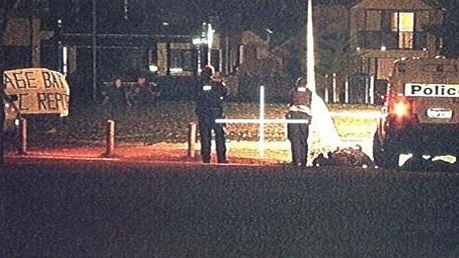 Ανδρας ζωσμένος με εκρηκτικά κρατά όμηρο στην Αυστραλία [εικόνες]  | iefimerida.gr 2