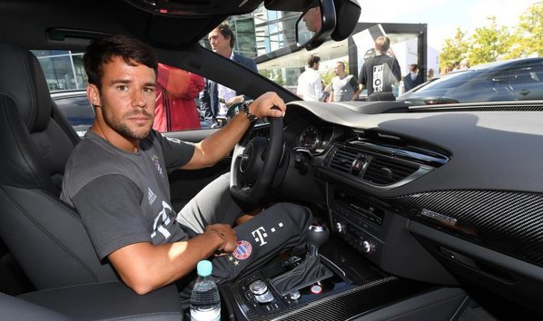 Η έκπληξη χορηγού στους παίκτες της Μπάγερν - Δώρο αυτοκίνητα αξίας 150.000 ευρώ [εικόνες] | iefimerida.gr 1