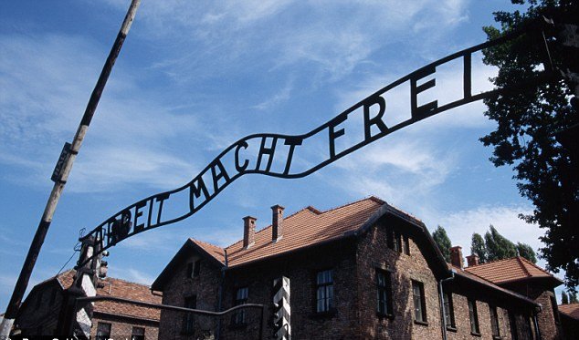 Τουρίστες ρημάζουν το Αουσβιτς -Παίρνουν ό,τι βρουν μπροστά τους ως σουβενίρ [εικόνες] | iefimerida.gr 3