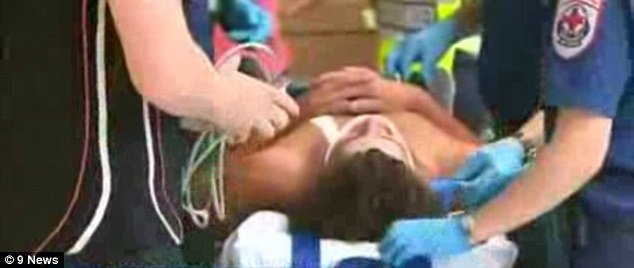 Ανεμοι παρασύρουν ανεμόπτερα -Ανθρωποι πέφτουν βίαια απ' τον ουρανό σαν χάρτινες κούκλες [βίντεο & εικόνες] | iefimerida.gr 2