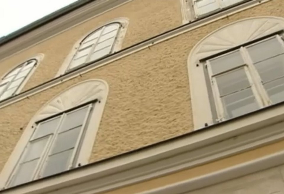 Αυστρία: Κατάσχουν το σπίτι που γεννήθηκε ο Χίτλερ για να μη γίνει μουσείο [εικόνες-βίντεο] | iefimerida.gr 3