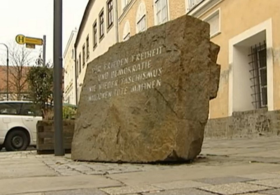 Αυστρία: Κατάσχουν το σπίτι που γεννήθηκε ο Χίτλερ για να μη γίνει μουσείο [εικόνες-βίντεο] | iefimerida.gr 4