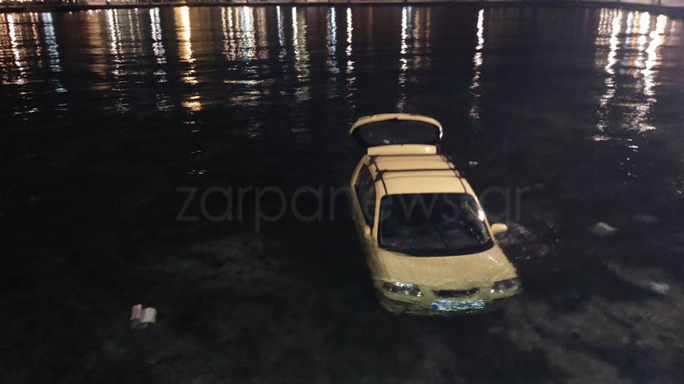 Χανιά: Ηλικιωμένος έβαλε όπισθεν και έπεσε με το αυτοκίνητο στη θάλασσα [εικόνες] | iefimerida.gr 2