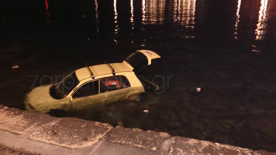 Χανιά: Ηλικιωμένος έβαλε όπισθεν και έπεσε με το αυτοκίνητο στη θάλασσα [εικόνες] | iefimerida.gr 3