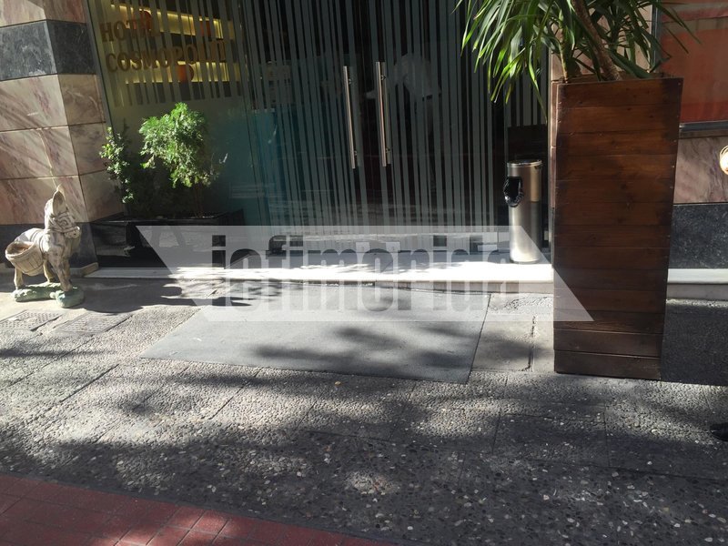 «Θέλω να αυτοκτονήσω», είπε ο άγνωστος άνδρας στην καμαριέρα του ξενοδοχείου στην Ομόνοια και έπεσε από τον 5ο όροφο | iefimerida.gr 0