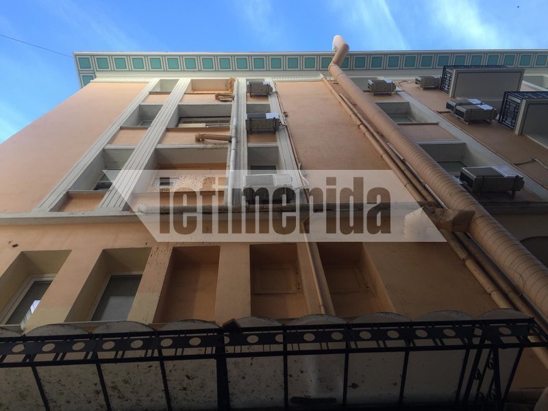 «Θέλω να αυτοκτονήσω», είπε ο άγνωστος άνδρας στην καμαριέρα του ξενοδοχείου στην Ομόνοια και έπεσε από τον 5ο όροφο | iefimerida.gr 1