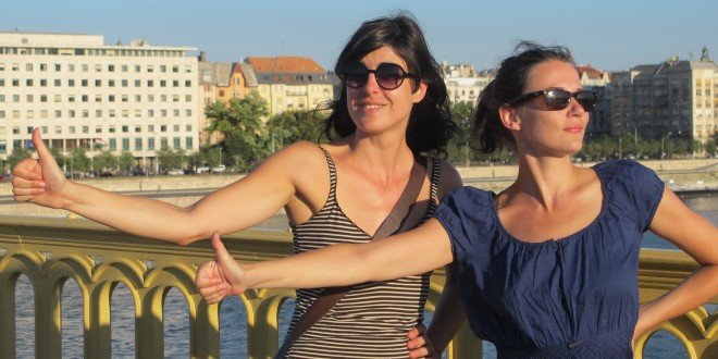 Δύο νεαρές Γαλλίδες κάνουν οτοστόπ στην Αθήνα -Απίστευτα περιστατικά [βίντεο] | iefimerida.gr 4