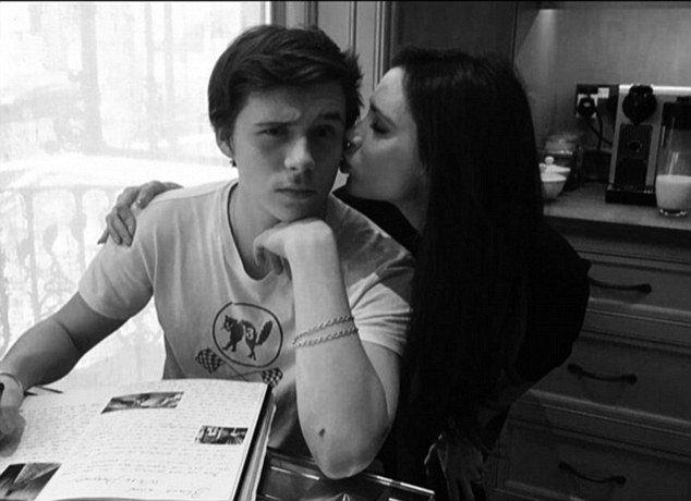 Η σκυλίτσα των Μπέκαμ έγινε σταρ στο Instagram [εικόνες] | iefimerida.gr 4