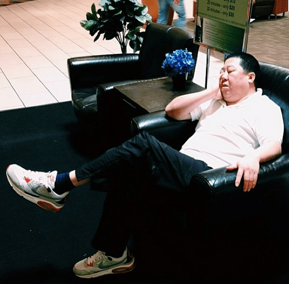 Το ταλαίπωρο ύφος των ανδρών όταν οι γυναίκες τους σέρνουν για ψώνια -Το βασανιστήριό τους στο Instagram [εικόνες] | iefimerida.gr 11