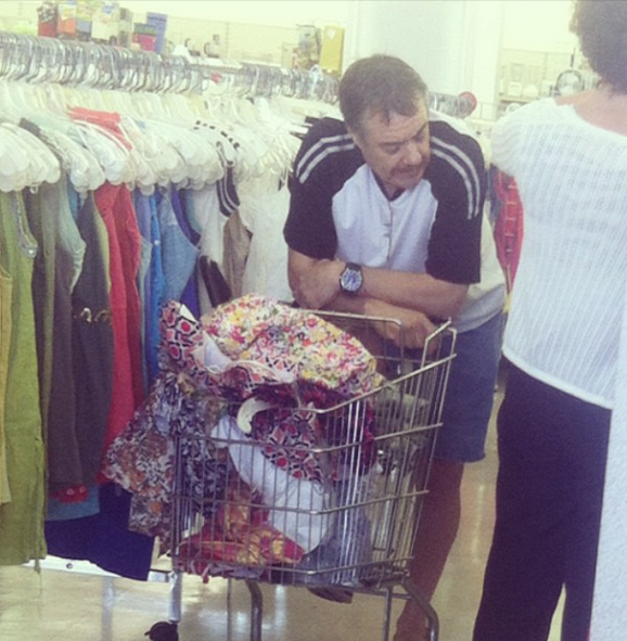 Το ταλαίπωρο ύφος των ανδρών όταν οι γυναίκες τους σέρνουν για ψώνια -Το βασανιστήριό τους στο Instagram [εικόνες] | iefimerida.gr 3