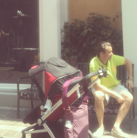 Το ταλαίπωρο ύφος των ανδρών όταν οι γυναίκες τους σέρνουν για ψώνια -Το βασανιστήριό τους στο Instagram [εικόνες] | iefimerida.gr 10