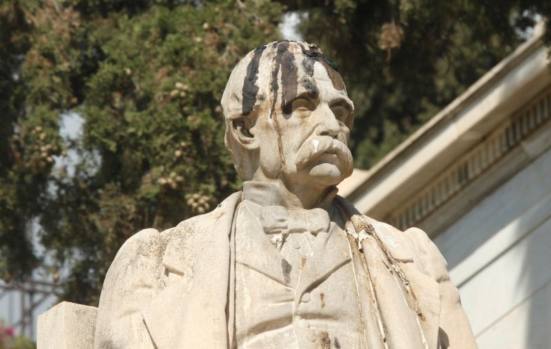 Βεβήλωσαν τον τάφο του εθνικού ευεργέτη Γεωργίου Αβέρωφ [εικόνες] | iefimerida.gr 0