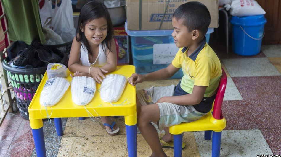 O δικός τους θησαυρός -Αντικείμενα που μαζεύουν οι Φιλιππινέζοι για να ξαναρχίσουν τη ζωή τους μετά τον Χαϊγιάν [εικόνες] | iefimerida.gr 6