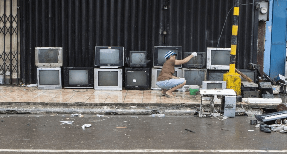 O δικός τους θησαυρός -Αντικείμενα που μαζεύουν οι Φιλιππινέζοι για να ξαναρχίσουν τη ζωή τους μετά τον Χαϊγιάν [εικόνες] | iefimerida.gr 7