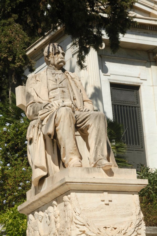 Βεβήλωσαν τον τάφο του εθνικού ευεργέτη Γεωργίου Αβέρωφ [εικόνες] | iefimerida.gr 4