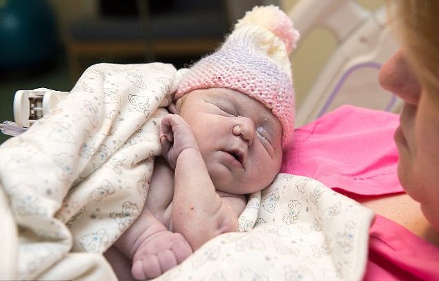 Γέννησε το άρρωστο βρέφος της για να δωρίσει τα όργανά του... [εικόνες και βίντεο] | iefimerida.gr 1