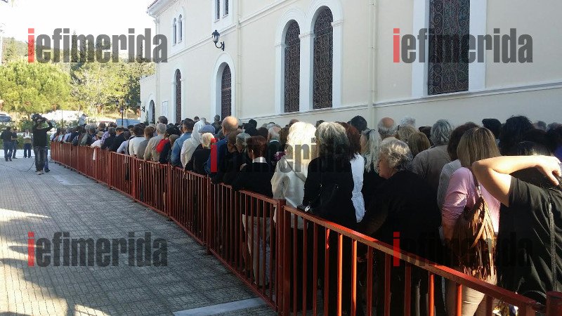 Λαοθάλασσα και αναμονή ωρών: Πάνω από 200.000 πιστοί προσκύνησαν τα λείψανα της Αγίας Βαρβάρας [εικόνες] | iefimerida.gr 0