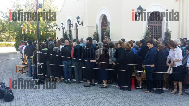 Λαοθάλασσα και αναμονή ωρών: Πάνω από 200.000 πιστοί προσκύνησαν τα λείψανα της Αγίας Βαρβάρας [εικόνες] | iefimerida.gr 1