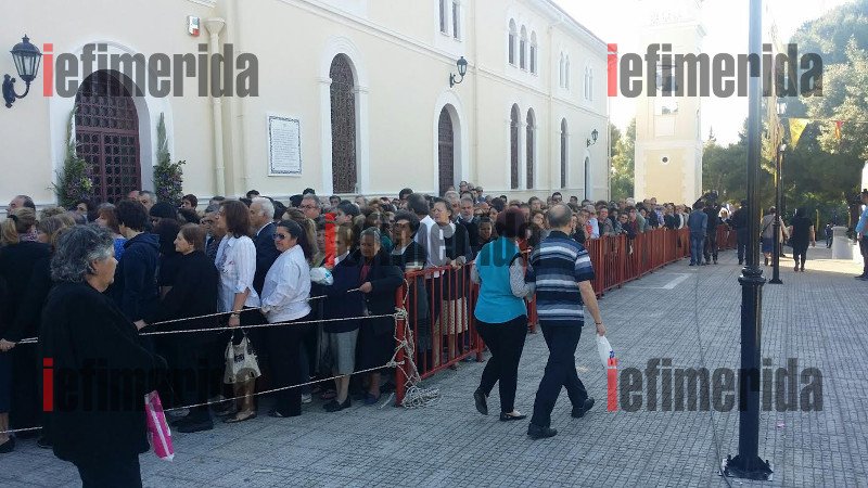 Λαοθάλασσα και αναμονή ωρών: Πάνω από 200.000 πιστοί προσκύνησαν τα λείψανα της Αγίας Βαρβάρας [εικόνες] | iefimerida.gr 2