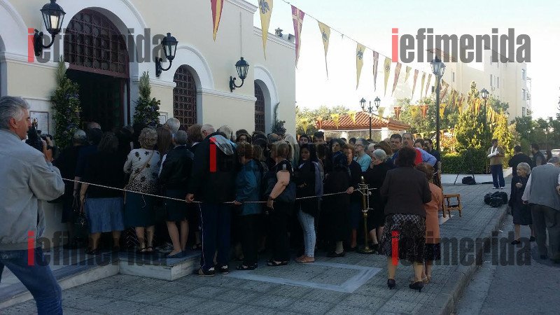 Λαοθάλασσα και αναμονή ωρών: Πάνω από 200.000 πιστοί προσκύνησαν τα λείψανα της Αγίας Βαρβάρας [εικόνες] | iefimerida.gr 3