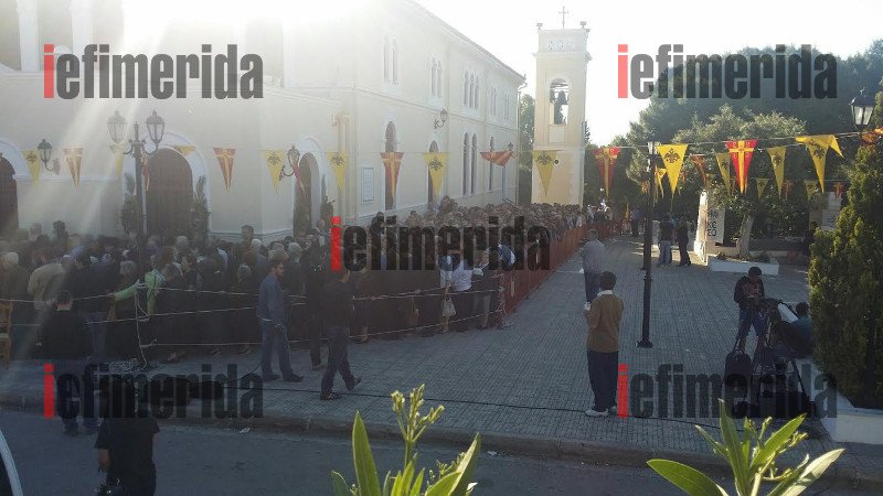 Λαοθάλασσα και αναμονή ωρών: Πάνω από 200.000 πιστοί προσκύνησαν τα λείψανα της Αγίας Βαρβάρας [εικόνες] | iefimerida.gr 4