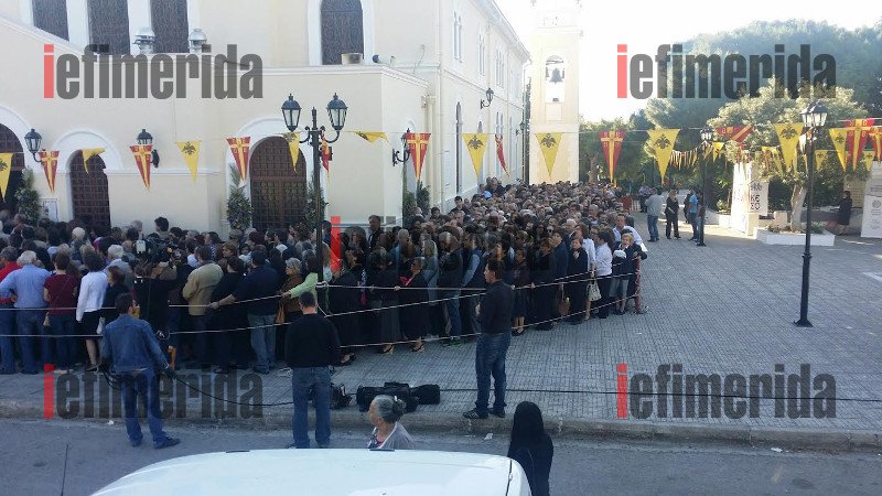 Λαοθάλασσα και αναμονή ωρών: Πάνω από 200.000 πιστοί προσκύνησαν τα λείψανα της Αγίας Βαρβάρας [εικόνες] | iefimerida.gr 6