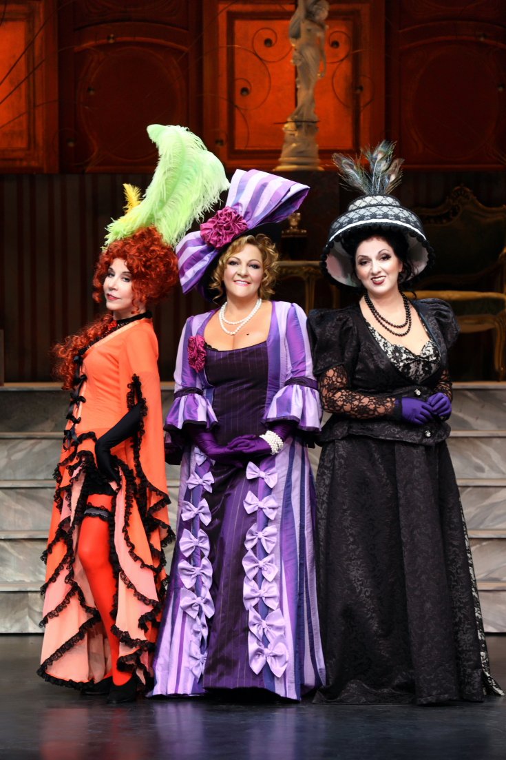 Κατεβαίνει η παράσταση «Ψύλλοι στα αφτιά» στο θέατρο Αλίκη λόγω της έκρηξης [εικόνες] | iefimerida.gr 2