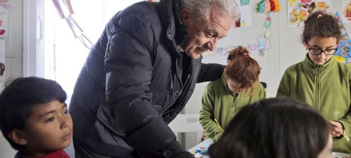Αβραμόπουλος από Λέσβο: Δεν μπορούμε να εγκαταλείψουμε αβοήθητους τους πρόσφυγες στο κρύο | iefimerida.gr 1