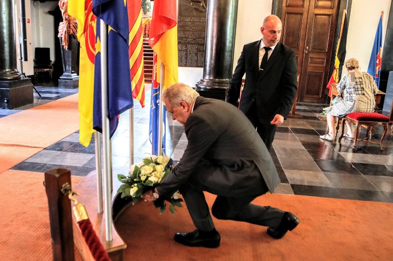 Στη Λιέγη ο Αβραμόπουλος -Τίμησε τα θύματα της επίθεσης της 29ης Μαΐου [εικόνες] | iefimerida.gr 1