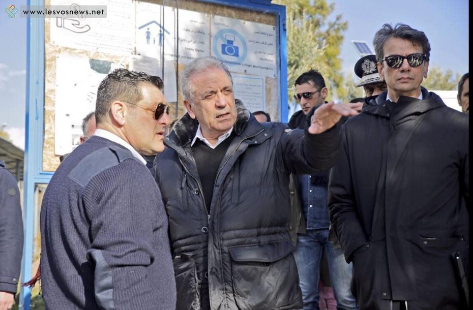 Αβραμόπουλος από Λέσβο: Δεν μπορούμε να εγκαταλείψουμε αβοήθητους τους πρόσφυγες στο κρύο | iefimerida.gr 0