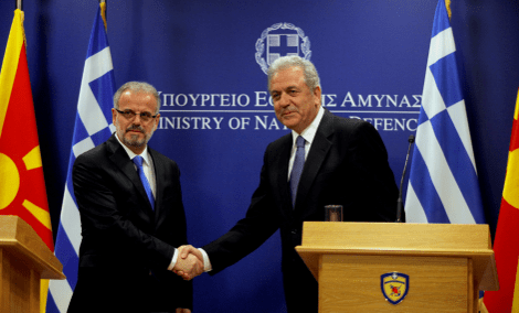 Ο Αβραμόπουλος «έκοψε» τον προκλητικό εθνικό ύμνο της ΠΓΔΜ -Πρώτη επίσκεψη Σκοπιανού υπουργού Αμυνας στο ΥΕΘΑ | iefimerida.gr 3