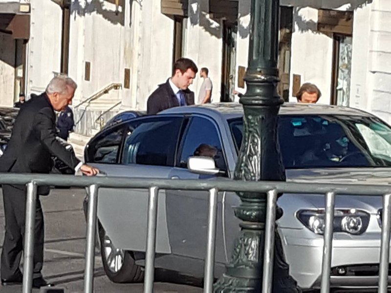 Η στιγμή που ο Ερντογάν αναχωρεί με στρατό από φρουρούς [βίντεο] | iefimerida.gr 0