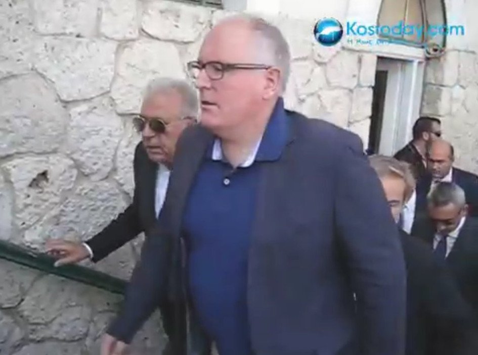 Κως: Ακροδεξιοί προπηλάκισαν Αβραμόπουλο-Τίμερμανς [εικόνες & βίντεο] | iefimerida.gr 0