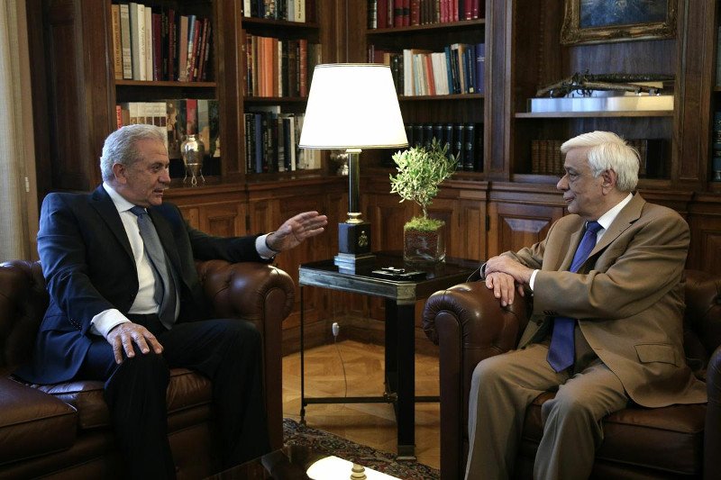 Αβραμόπουλος: Η Ε.Ε. είναι στο πλευρό της Ελλάδας για το μεταναστευτικό | iefimerida.gr 0