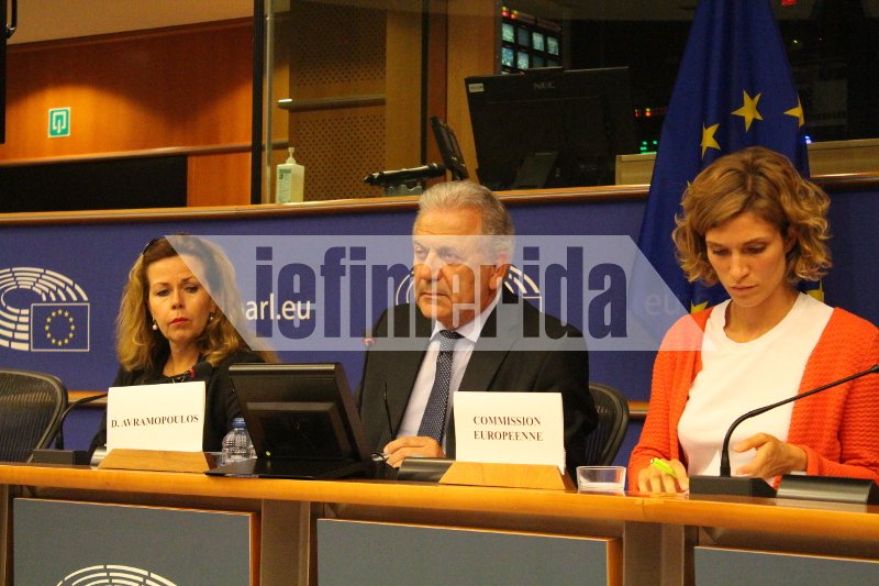 Αβραμόπουλος: Δεν πρέπει να βάζουμε στο ίδιο τσουβάλι πρόσφυγες και τρομοκράτες [εικόνες] | iefimerida.gr 1