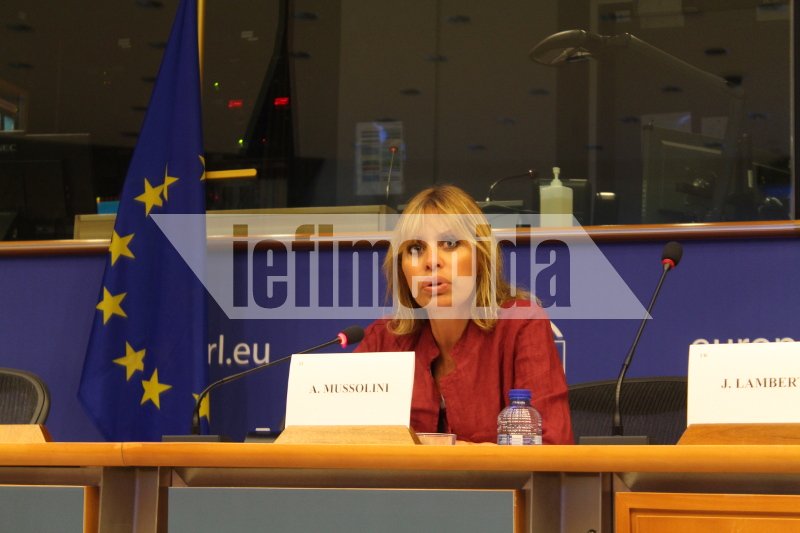 Αβραμόπουλος: Δεν πρέπει να βάζουμε στο ίδιο τσουβάλι πρόσφυγες και τρομοκράτες [εικόνες] | iefimerida.gr 2