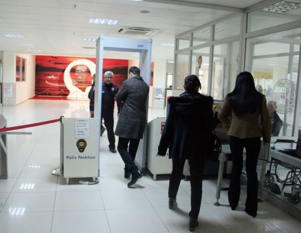 Θρίλερ με τη δίκη των 2 Ελλήνων στρατιωτικών -Να αφεθούν ελεύθεροι ζητούν οι δικηγόροι τους | iefimerida.gr 1