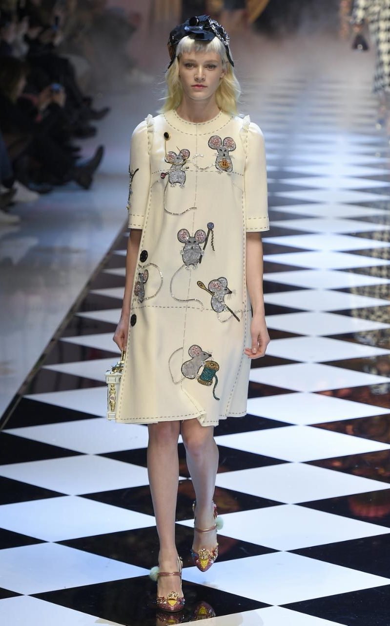 Γιατί η παραμυθένια συλλογή των Dolce & Gabbana κατέπληξε τους πάντες στο Μιλάνο [εικόνες] | iefimerida.gr 7