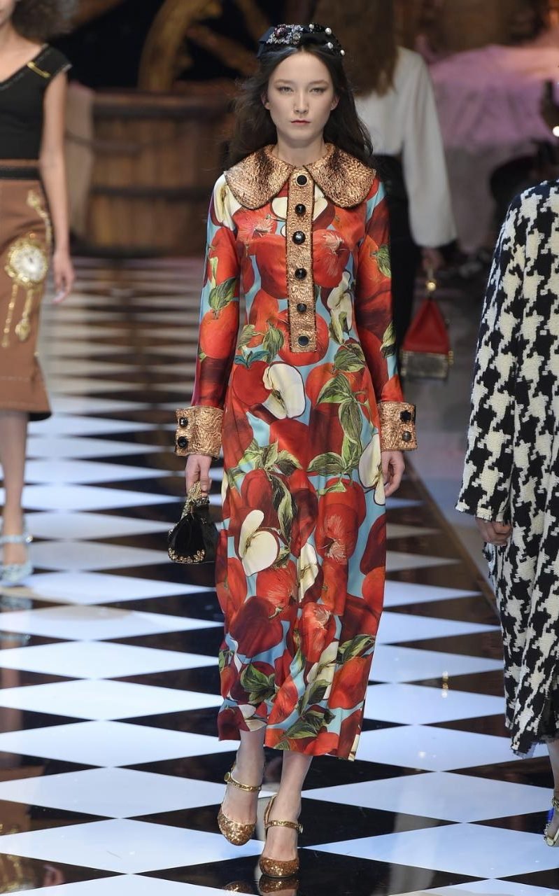 Γιατί η παραμυθένια συλλογή των Dolce & Gabbana κατέπληξε τους πάντες στο Μιλάνο [εικόνες] | iefimerida.gr 6