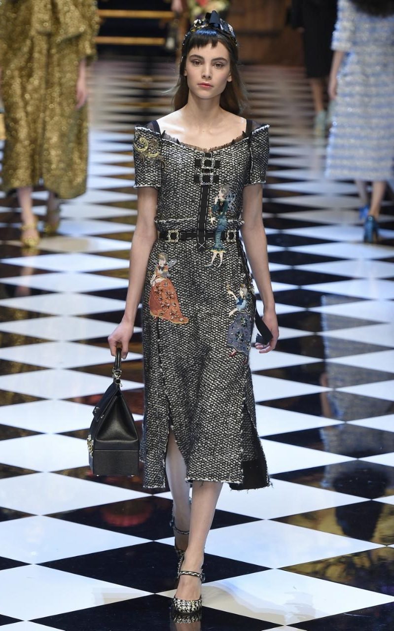 Γιατί η παραμυθένια συλλογή των Dolce & Gabbana κατέπληξε τους πάντες στο Μιλάνο [εικόνες] | iefimerida.gr 4
