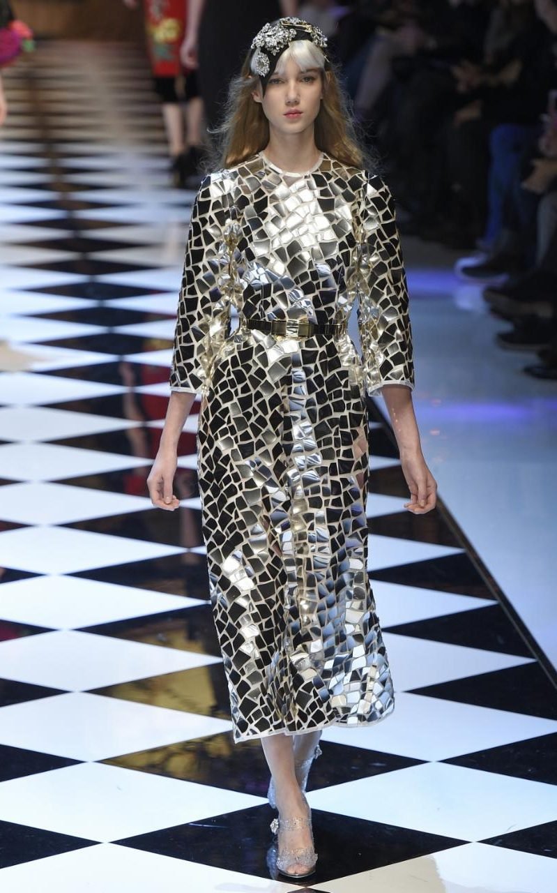 Γιατί η παραμυθένια συλλογή των Dolce & Gabbana κατέπληξε τους πάντες στο Μιλάνο [εικόνες] | iefimerida.gr 9