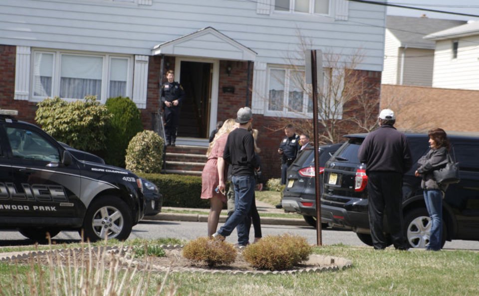 Σοκ στις ΗΠΑ: 100χρονος δολοφόνησε με τσεκούρι τη σύζυγό του και μετά αυτοκτόνησε [εικόνες] | iefimerida.gr 1