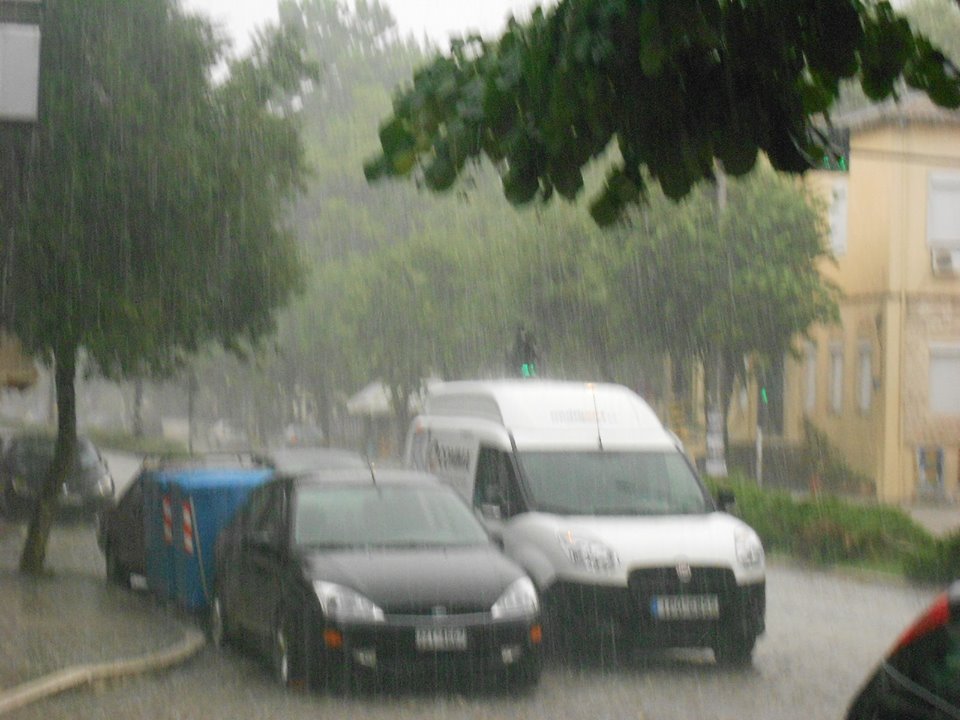 Τα Γιάννενα έγιναν... άσπρα - «Εστρωσε» χαλάζι ακόμη και στο κέντρο της πόλης [εικόνες & βίντεο] | iefimerida.gr 2