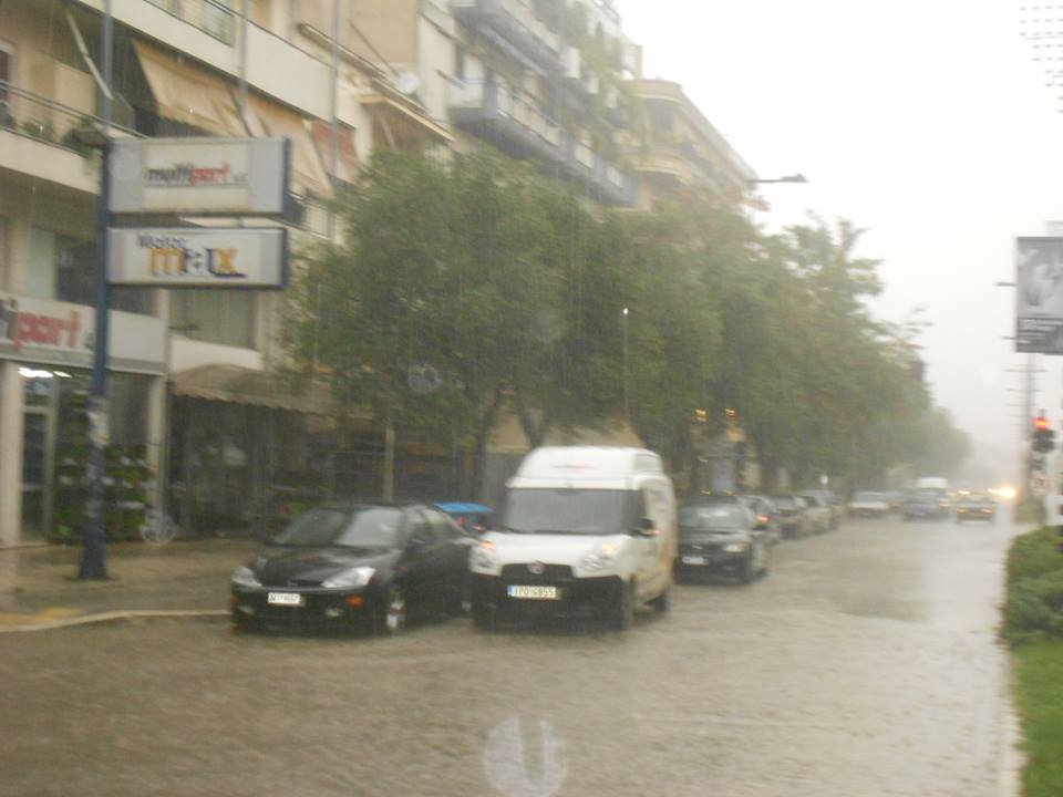 Τα Γιάννενα έγιναν... άσπρα - «Εστρωσε» χαλάζι ακόμη και στο κέντρο της πόλης [εικόνες & βίντεο] | iefimerida.gr 3