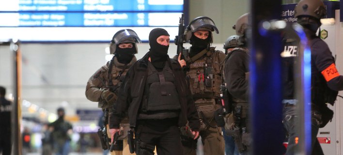 Γερμανία: Με ψυχικά προβλήματα ο δράστης της επίθεσης με τσεκούρι στο Ντίσελντορφ | iefimerida.gr 1