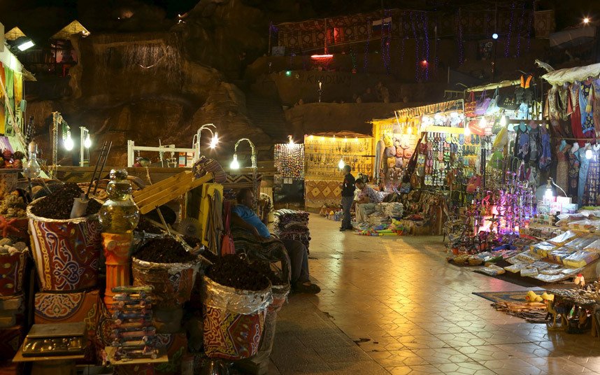 Τα έρημα αξιοθέατα -Αδειασαν από τουρίστες μετά από τις τρομοκρατικές επιθέσεις [εικόνες] | iefimerida.gr 6