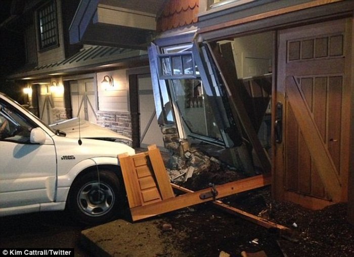 16χρονος καρφώθηκε με το αμάξι του στο σπίτι της «Σαμάνθα» από το Sex & The City -Το έκανε ρημαδιό [εικόνες]  | iefimerida.gr 1